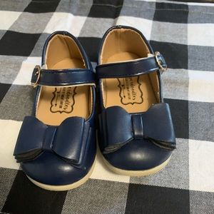 Pipsqueaks Boutique bow shoes size 6
